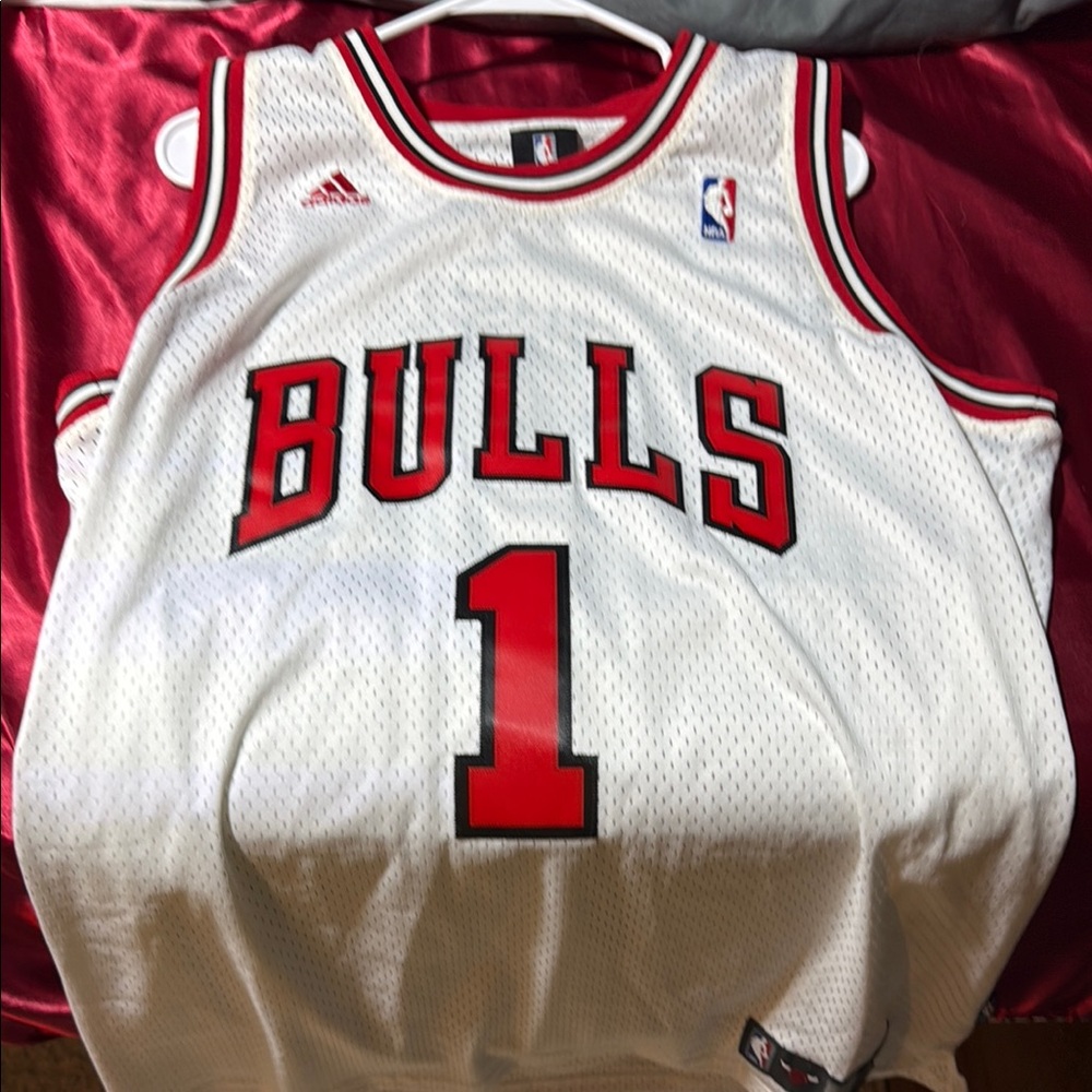 Derrick Rose Adidas stitched on Jersey